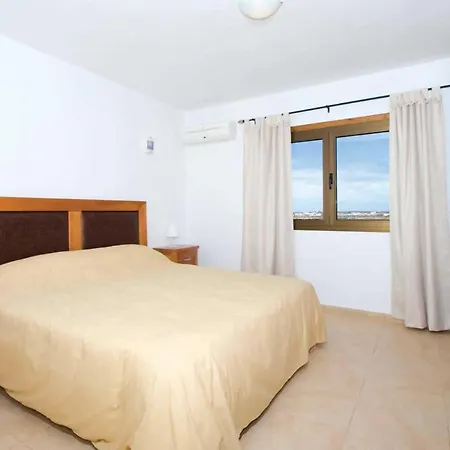 Villa Sleeps 8 Air Con Wifi *