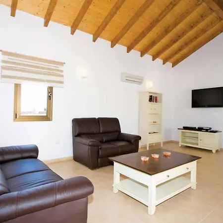 Villa Sleeps 8 Air Con Wifi Lajares