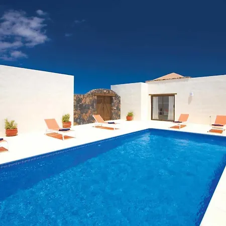 Villa Sleeps 8 Air Con Wifi Lajares