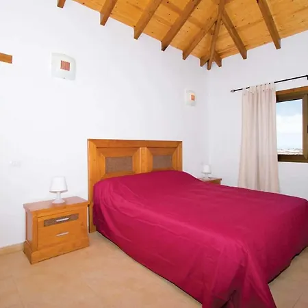 Sleeps 8 Air Con Wifi