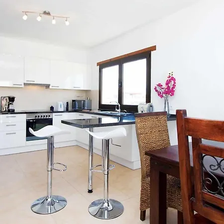 Sleeps 8 Air Con Wifi Lajares